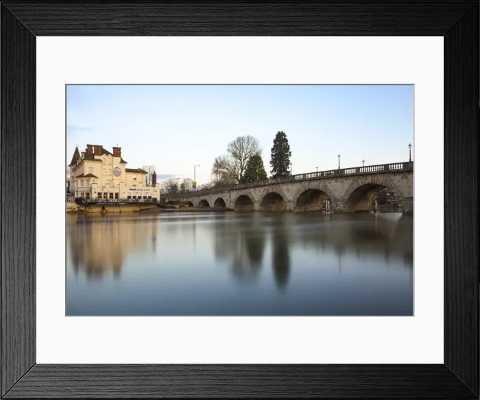 Framed Print : The Blue River Cafe and Bridge on the River Thames, Maidenhead, Berkshire, England, United Kingdom, Europe Framed Print : The Blue River Cafe and Bridge on the River Thames, Maidenhead, Berkshire, England, United Kingdom, Europe