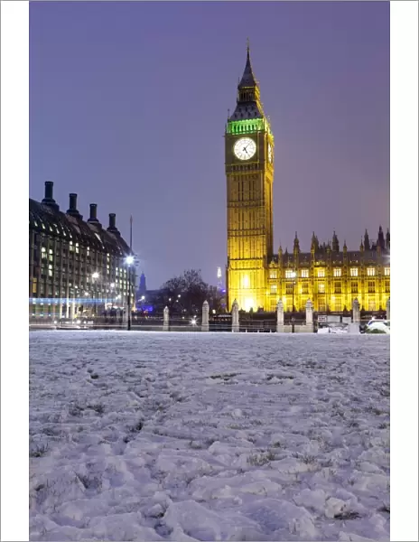 Houses of Parliament and Big Ben in snow, Parliament Square, Westminster, London, England, United Kingdom, Europe