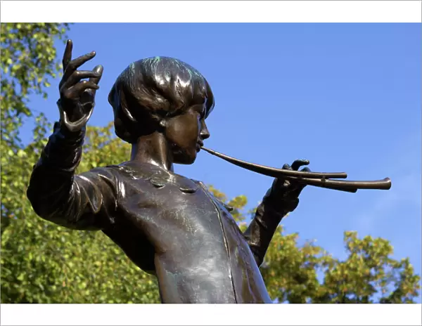 Statue of Peter Pan, Kensington Gardens, London, England, United Kingdom, Europe