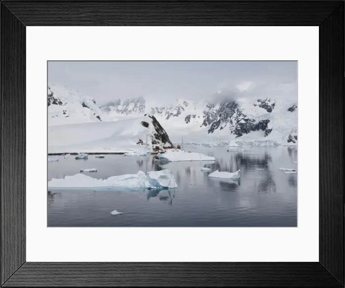 Framed Print : Bahia Paraiso (Paradise Bay), Antarctic Peninsula, Antarctica, Polar Regions Framed Print : Bahia Paraiso (Paradise Bay), Antarctic Peninsula, Antarctica, Polar Regions