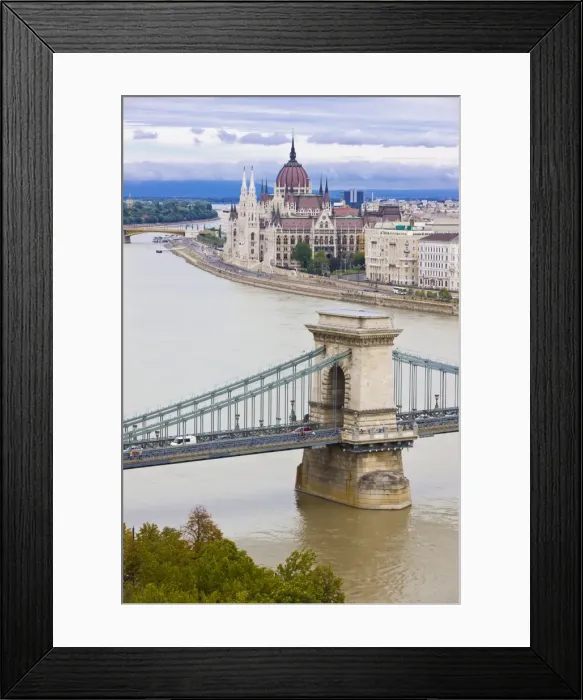 Framed Print : Chain bridge across the Danube, Budapest, Hungary, Europe Framed Print : Chain bridge across the Danube, Budapest, Hungary, Europe