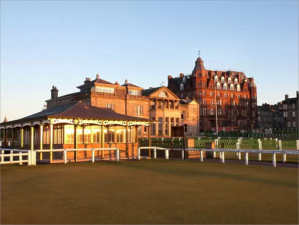 Caddie Pavilion and The Royal and Ancient Golf Club at the Old Course, St. Andrews, Fife, Scotland, United Kingdom, Europe
