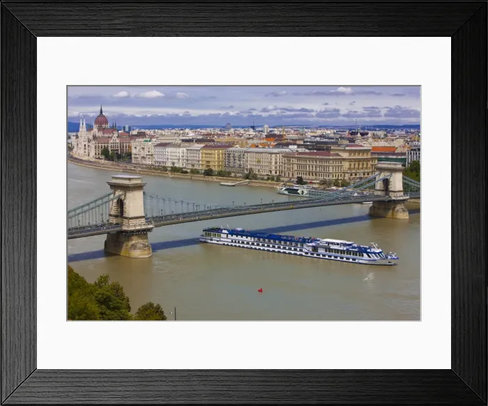 Framed Print : Chain bridge across the River Danube, Budapest, Hungary, Europe Framed Print : Chain bridge across the River Danube, Budapest, Hungary, Europe