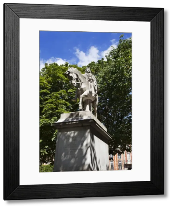 Framed Print : Louis XIII statue in Place des Vosges in The Marais, Paris, France, Europe Framed Print : Louis XIII statue in Place des Vosges in The Marais, Paris, France, Europe