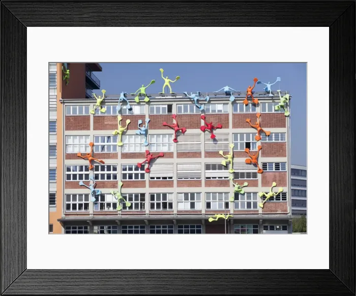 Framed Print : Flossies figures covering the Roggendorfer Haus, Media Harbour (Medienhafen), Dusseldorf, North Rhine Westphalia, Germany, Europe Framed Print : Flossies figures covering the Roggendorfer Haus, Media Harbour (Medienhafen), Dusseldorf, North Rhine Westphalia, Germany, Europe