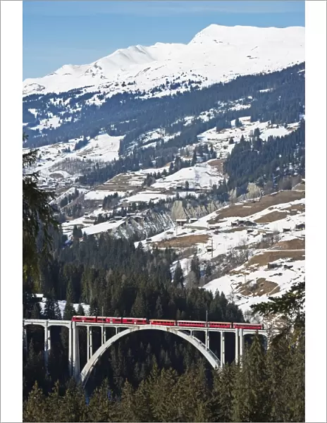 Narrow gauge railway, Langwieser Viaduct, Arosa mountain resort, Graubunden, Swiss Alps, Switzerland, Europe