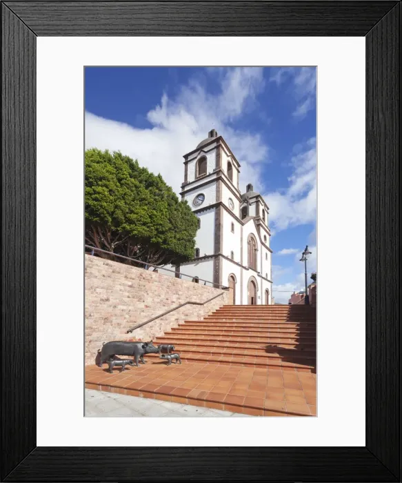 Framed Print : Sculpture of pigs, Iglesia de la Candelaria church at the Plaza Candelaria, Ingenio, Gran Canaria, Canary Islands, Spain, Europe Framed Print : Sculpture of pigs, Iglesia de la Candelaria church at the Plaza Candelaria, Ingenio, Gran Canaria, Canary Islands, Spain, Europe