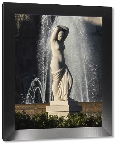 Nude statue, Placa de Lesseps, Barcelona, Catalunya, Spain, Europe