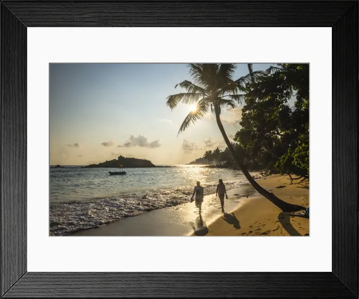 Framed Print : Mirissa Beach, couple taking a romantic walk under a palm tree at sunset, South Coast, Sri Lanka, Asia Framed Print : Mirissa Beach, couple taking a romantic walk under a palm tree at sunset, South Coast, Sri Lanka, Asia