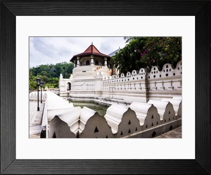Framed Print : Temple of the Sacred Tooth Relic (Temple of the Tooth) (Sri Dalada Maligawa) in Kandy, Sri Lanka, Asia Framed Print : Temple of the Sacred Tooth Relic (Temple of the Tooth) (Sri Dalada Maligawa) in Kandy, Sri Lanka, Asia