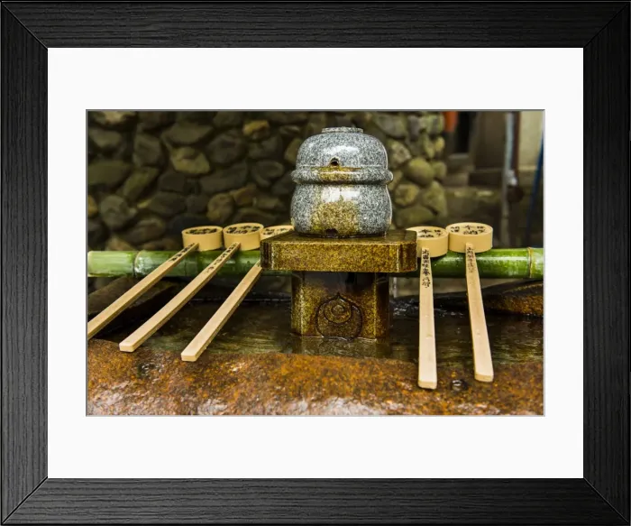 Framed Print : Water dipper in the Endless Red Gates of Kyotos Fushimi Inarii Shrine, Kyoto, Japan, Asia Framed Print : Water dipper in the Endless Red Gates of Kyotos Fushimi Inarii Shrine, Kyoto, Japan, Asia