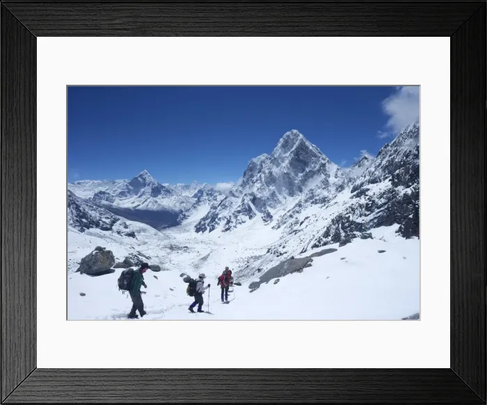 Framed Print : Trekkers walking over Cho La Pass with Ama Dablam on left and Arakam Tse on right, Solukhumbu District, Nepal, Himalayas, Asia Framed Print : Trekkers walking over Cho La Pass with Ama Dablam on left and Arakam Tse on right, Solukhumbu District, Nepal, Himalayas, Asia