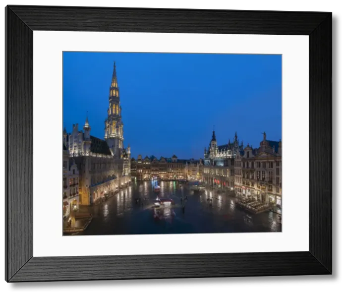 Framed Print : Grand Place dusk, UNESCO World Heritage Site, Brussels, Belgium, Europe Framed Print : Grand Place dusk, UNESCO World Heritage Site, Brussels, Belgium, Europe