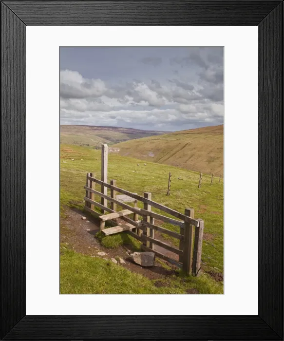 Framed Print : A fingerpost pointing towards Littondale in the Yorkshire Dales, Yorkshire, England, United Kingdom, Europe Framed Print : A fingerpost pointing towards Littondale in the Yorkshire Dales, Yorkshire, England, United Kingdom, Europe