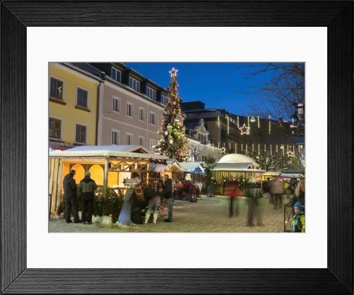 Framed Print : People at Christmas market, Haupt Square, Schladming, Steiemark, Austria, Europe Framed Print : People at Christmas market, Haupt Square, Schladming, Steiemark, Austria, Europe