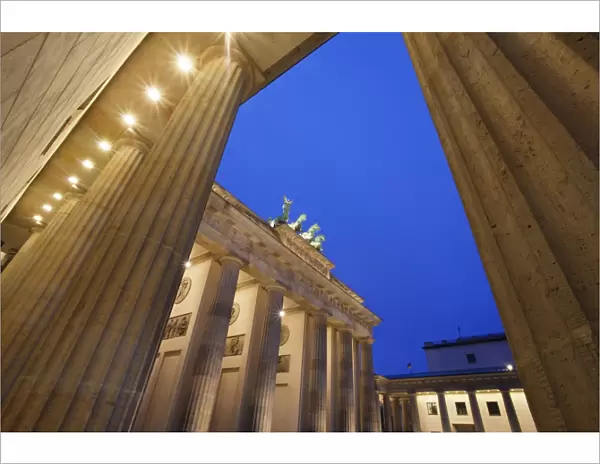 Brandenburg Gate (Brandenburger Tor) and Quadriga winged victory, Unter den Linden, Berlin, Germany, Europe