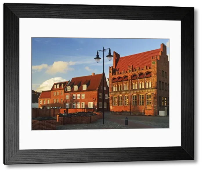 Framed Print : Evening scene in the old town of Wismar, UNESCO World Heritage Site, Mecklenburg-Vorpommern, Germany, Baltic Sea, Europe Framed Print : Evening scene in the old town of Wismar, UNESCO World Heritage Site, Mecklenburg-Vorpommern, Germany, Baltic Sea, Europe