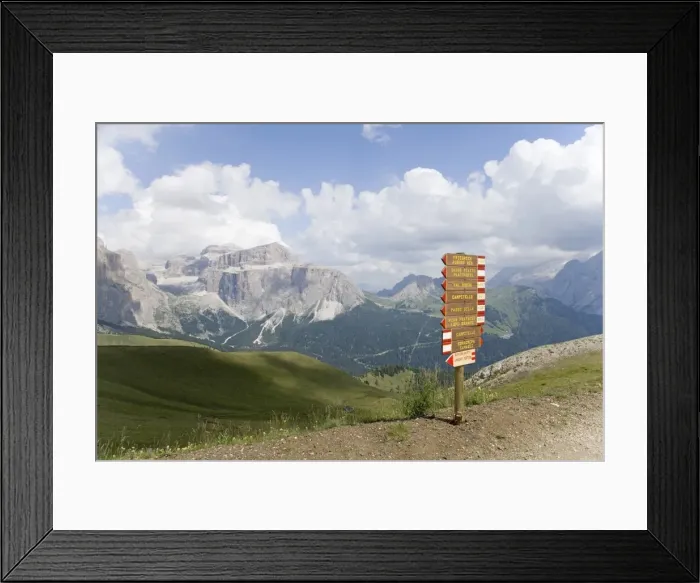 Framed Print : Signpost on a footpath in the Dolomites, Italy Framed Print : Signpost on a footpath in the Dolomites, Italy