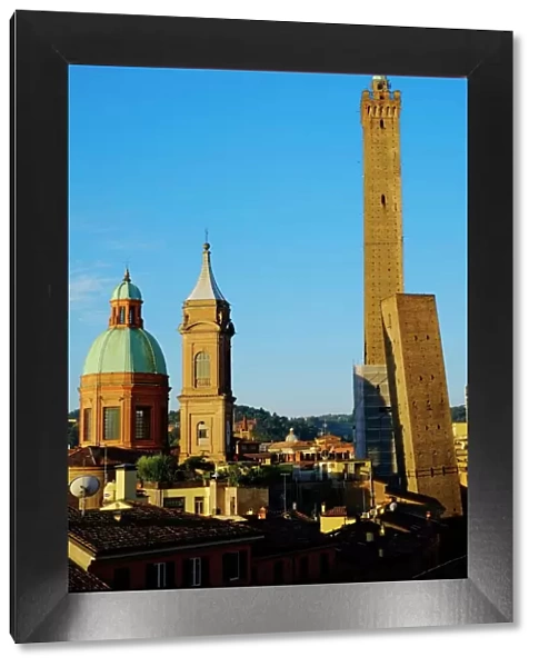 Towers of Torre degli Asinelli and Torre Garisenda, Bologna, Emilia Romagna, Italy, Europe