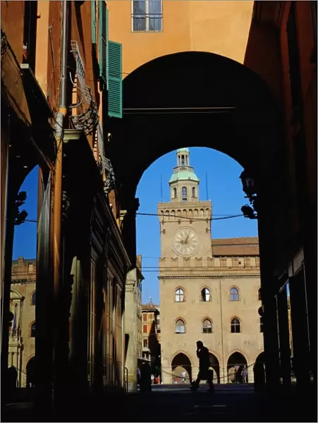 View of Palazzo Comunale on the Piazza Maggiore, from the Via Clavature, Bologna, Emilia-Romagna, Italy, Europe