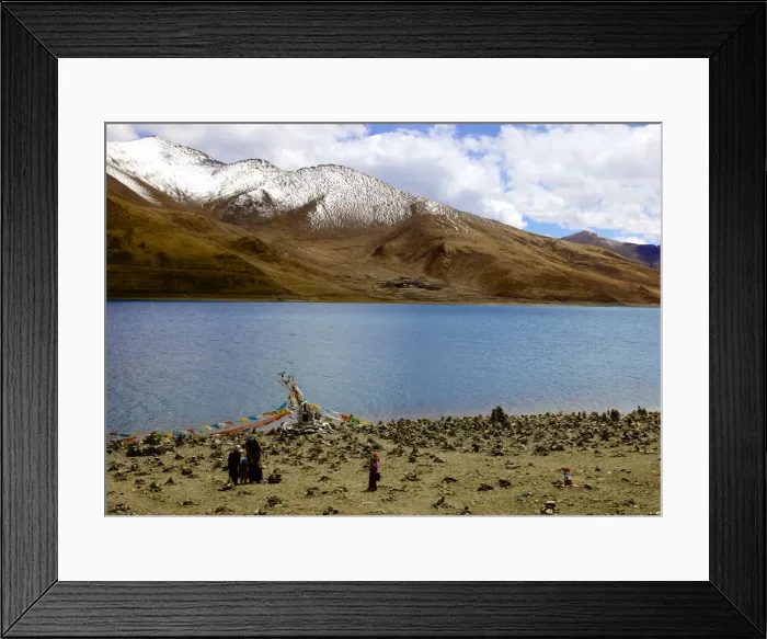 Framed Print : Sacred Tibetan Yamdrok Tso Lake (Yamzho Yumco) with mountains in background beside the Friendship Highway, Tibet, China, Asia Framed Print : Sacred Tibetan Yamdrok Tso Lake (Yamzho Yumco) with mountains in background beside the Friendship Highway, Tibet, China, Asia