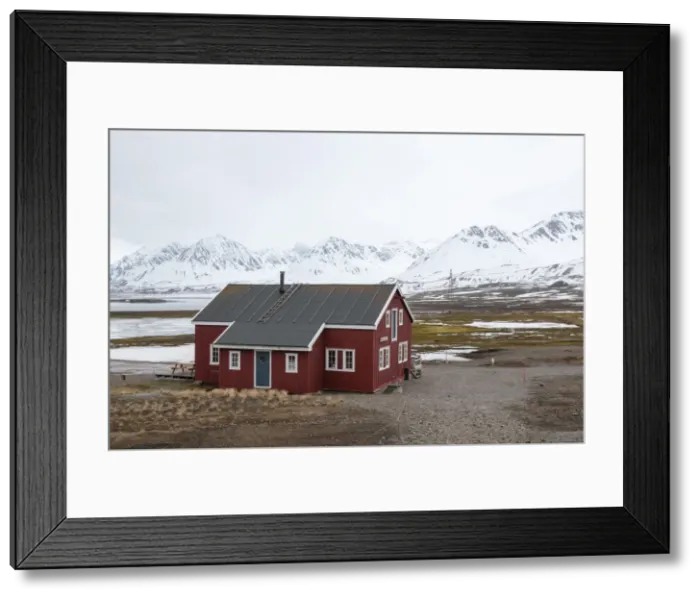Framed Print : Ny-Alesund, Spitzbergen, Svalbard Islands, Norway, Scandinavia, Europe Framed Print : Ny-Alesund, Spitzbergen, Svalbard Islands, Norway, Scandinavia, Europe