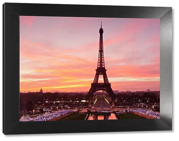 Eiffel Tower at sunrise, Paris, Ile de France, France, Europe