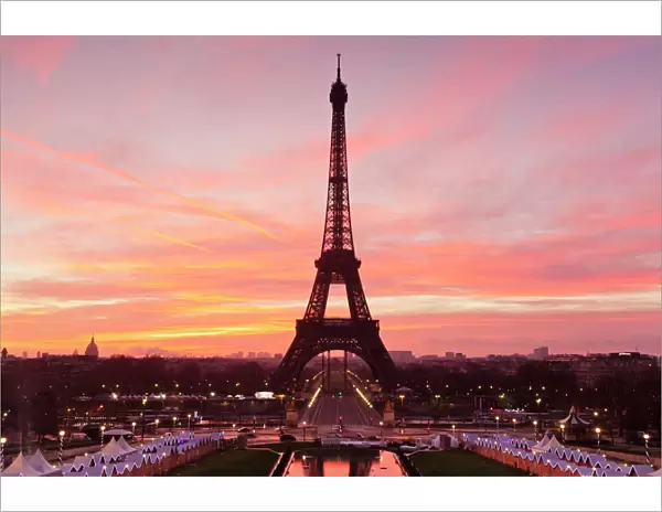 Eiffel Tower at sunrise, Paris, Ile de France, France, Europe