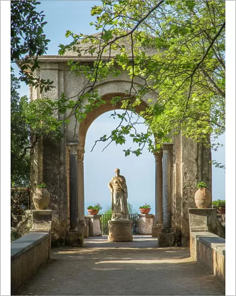 Statues on the Infinity Terrace, Villa Cimbrone, Ravello, Amalfi Coast, UNESCO World Heritage Site, Campania, Italy, Mediterranean, Europe