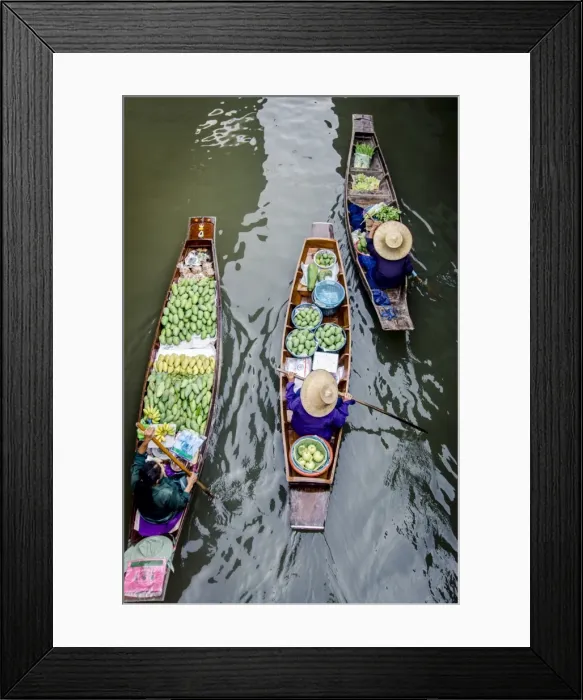 Framed Print : Vendors paddle their boats, Damnoen Saduak Floating Market, Thailand Framed Print : Vendors paddle their boats, Damnoen Saduak Floating Market, Thailand