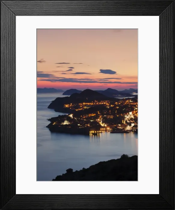 Framed Print : High angle view of Dubrovnik at sunset, UNESCO World Heritage Site, Dalmatia, Croatia, Europe Framed Print : High angle view of Dubrovnik at sunset, UNESCO World Heritage Site, Dalmatia, Croatia, Europe
