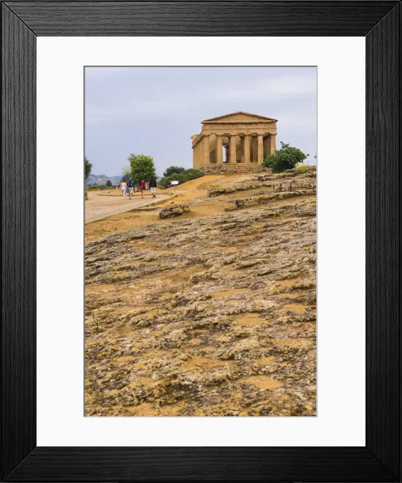 Framed Print : Tourists at the Temple of Concordia (Tempio della Concordia), Valley of the Temples (Valle dei Templi), Agrigento, UNESCO World Heritage Site, Sicily, Italy, Europe Framed Print : Tourists at the Temple of Concordia (Tempio della Concordia), Valley of the Temples (Valle dei Templi), Agrigento, UNESCO World Heritage Site, Sicily, Italy, Europe