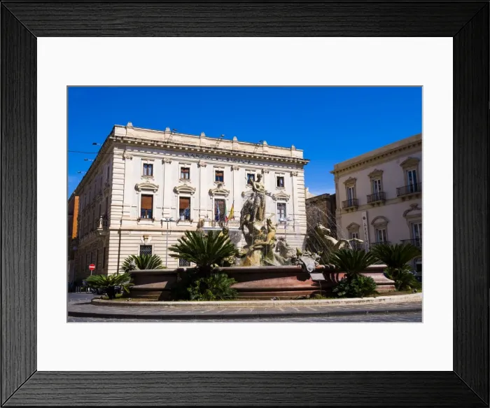 Framed Print : Fountain of Artemis and Banco di Sicilia, Archimedes Square, Ortigia (Ortygia), Syracuse (Siracusa), UNESCO World Heritage Site, Sicily, Italy, Europe Framed Print : Fountain of Artemis and Banco di Sicilia, Archimedes Square, Ortigia (Ortygia), Syracuse (Siracusa), UNESCO World Heritage Site, Sicily, Italy, Europe