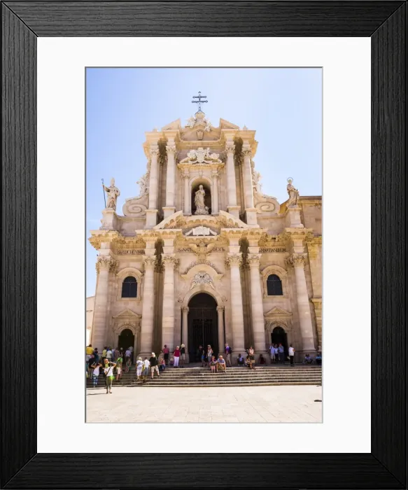 Framed Print : Tourists at the Temple of Athena (Syracuse Cathedral), Ortigia (Ortygia), Syracuse, UNESCO World Heritage Site, Sicily, Italy, Europe