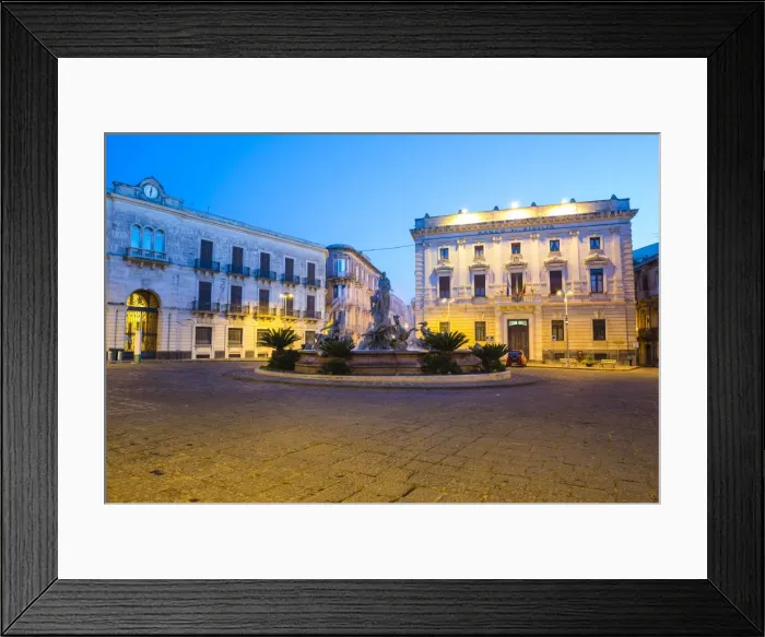 Framed Print : The Fountain of Artemis in Archimedes Square at night, Ortigia (Ortygia), Syracuse (Siracusa), UNESCO World Heritage Site, Sicily, Italy, Europe