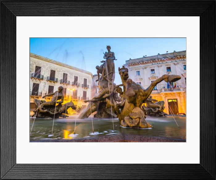 Framed Print : Fountain of Artemis in Archimedes Square (Piazza Archimede) at night, Ortigia (Ortygia), Syracuse (Siracusa), UNESCO World Heritage Site, Sicily, Italy, Europe Framed Print : Fountain of Artemis in Archimedes Square (Piazza Archimede) at night, Ortigia (Ortygia), Syracuse (Siracusa), UNESCO World Heritage Site, Sicily, Italy, Europe
