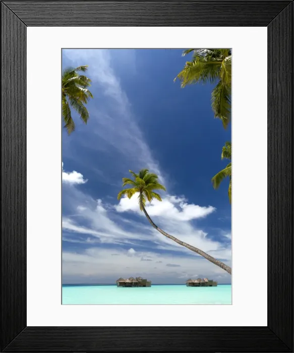 Framed Print : Luxury resort in The Maldives, Indian Ocean, Asia Framed Print : Luxury resort in The Maldives, Indian Ocean, Asia