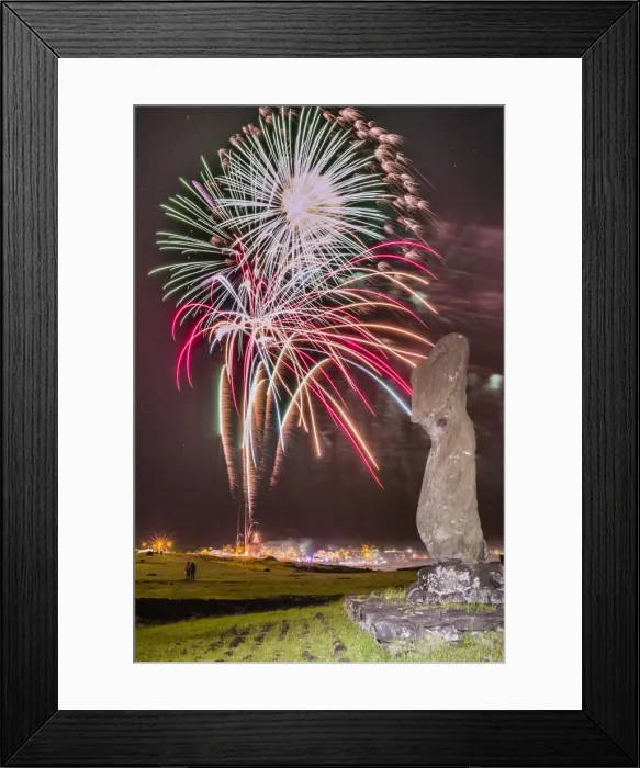 Framed Print : Fireworks ring in the New Year from the town of Hanga Roa over moai in the Tahai Archaeological Zone on Easter Island (Isla de Pascua) (Rapa Nui), UNESCO World Heritage Site, Chile, South America Framed Print : Fireworks ring in the New Year from the town of Hanga Roa over moai in the Tahai Archaeological Zone on Easter Island (Isla de Pascua) (Rapa Nui), UNESCO World Heritage Site, Chile, South America