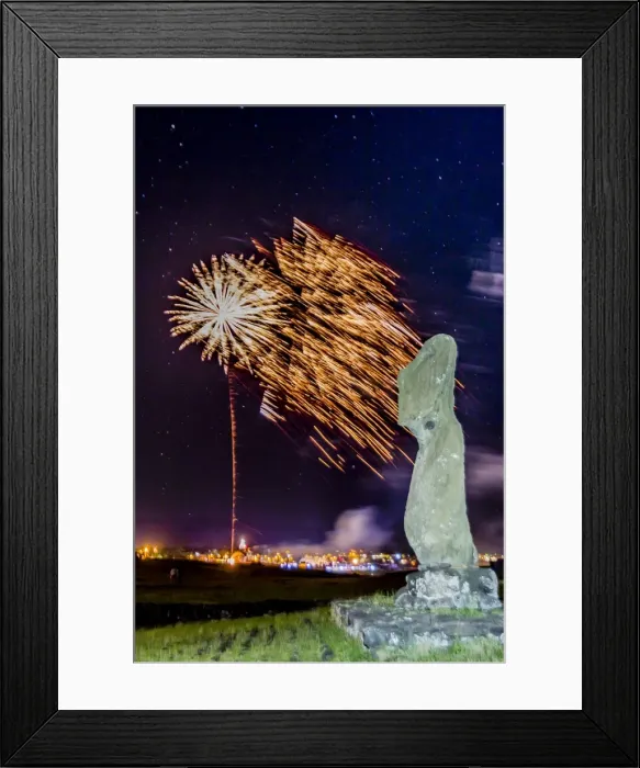 Framed Print : Fireworks ring in the New Year from the town of Hanga Roa over moai in the Tahai Archaeological Zone on Easter Island (Isla de Pascua) (Rapa Nui), UNESCO World Heritage Site, Chile, South America Framed Print : Fireworks ring in the New Year from the town of Hanga Roa over moai in the Tahai Archaeological Zone on Easter Island (Isla de Pascua) (Rapa Nui), UNESCO World Heritage Site, Chile, South America