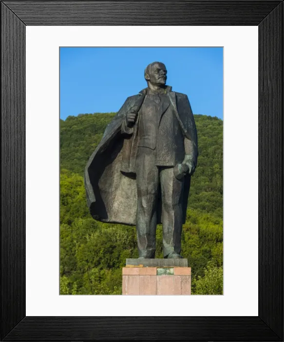 Framed Print : Lenin statue in Petropavlovsk-Kamchatsky, Kamchatka, Russia, Eurasia Framed Print : Lenin statue in Petropavlovsk-Kamchatsky, Kamchatka, Russia, Eurasia