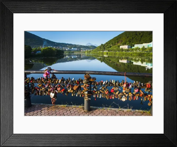 Framed Print : Lots of padlocks and chains on a handrail above an artifical lake in Petropavlovsk-Kamchatsky, Kamchatka, Russia, Eurasia Framed Print : Lots of padlocks and chains on a handrail above an artifical lake in Petropavlovsk-Kamchatsky, Kamchatka, Russia, Eurasia
