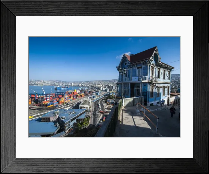 Framed Print : Old wooden villa overlooking the Historic Quarter, UNESCO World Heritage Site, Valparaiso, Chile, South America Framed Print : Old wooden villa overlooking the Historic Quarter, UNESCO World Heritage Site, Valparaiso, Chile, South America