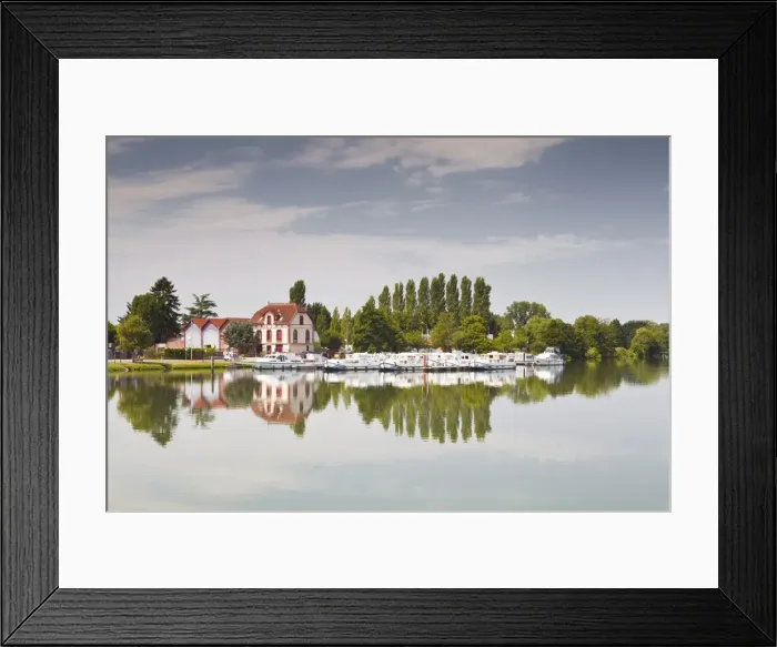 Framed Print : The River Yonne in the town of Joigny, Yonne, Burgundy, France, Europe Framed Print : The River Yonne in the town of Joigny, Yonne, Burgundy, France, Europe