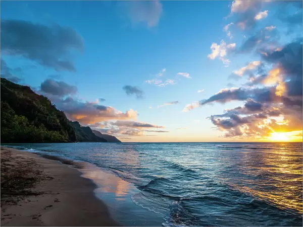 Sunset on the Napali coast, Kauai, Hawaii, United States of America, Pacific