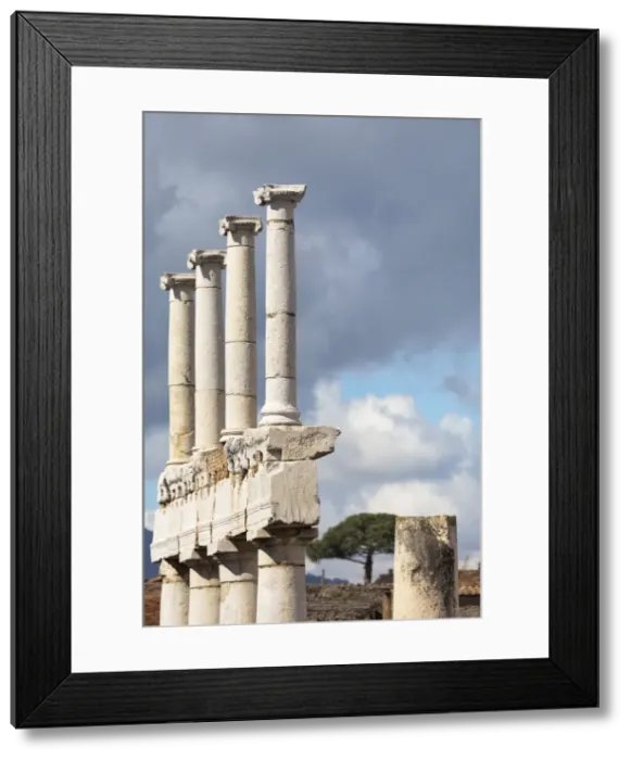 Framed Print : Pillars in ancient Pompeii, UNESCO World Heritage Site, Campania, Italy, Europe Framed Print : Pillars in ancient Pompeii, UNESCO World Heritage Site, Campania, Italy, Europe