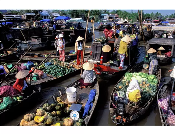 Floating market of Cai Rang, Can Tho, Mekong Delta, Vietnam, Indochina, Southeast Asia, Asia
