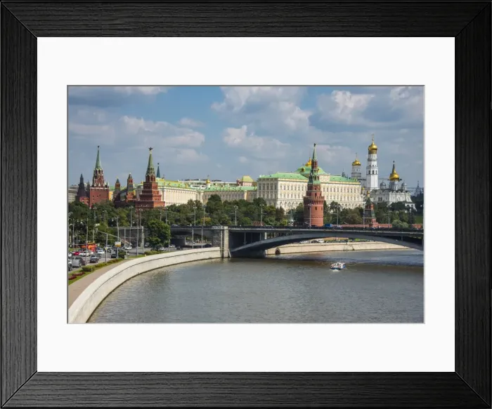 Framed Print : The Moskva River (Moscow River) and the Kremlin, UNESCO World Heritage Site, Moscow, Russia, Europe Framed Print : The Moskva River (Moscow River) and the Kremlin, UNESCO World Heritage Site, Moscow, Russia, Europe