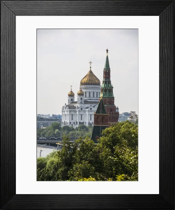 Framed Print : The Kremlin, UNESCO World Heritage Site, and the Church of Christ the Saviour, Moscow, Russia, Europe Framed Print : The Kremlin, UNESCO World Heritage Site, and the Church of Christ the Saviour, Moscow, Russia, Europe