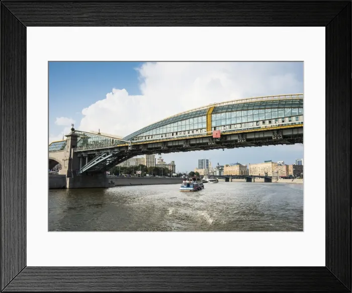 Framed Print : Bridge spanning the Moskva River (Moscow River), Moscow, Russia, Europe Framed Print : Bridge spanning the Moskva River (Moscow River), Moscow, Russia, Europe