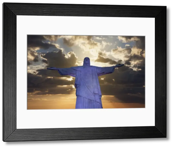 Framed Print : Statue of Christ the Redeemer at sunset, Corcovado, Rio de Janeiro, Brazil, South America Framed Print : Statue of Christ the Redeemer at sunset, Corcovado, Rio de Janeiro, Brazil, South America